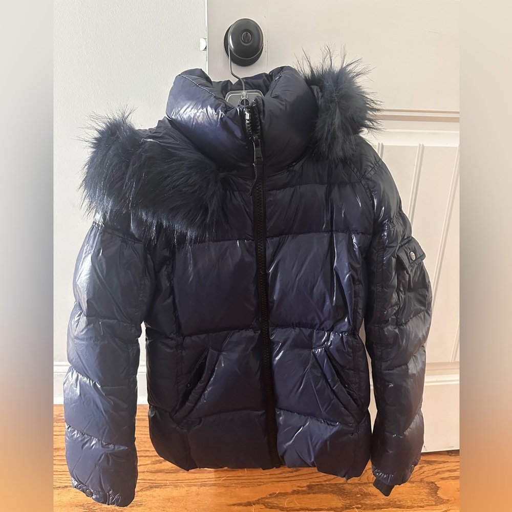 Navy Blue Women’s Puffer Jacket with Faux Fur Trim